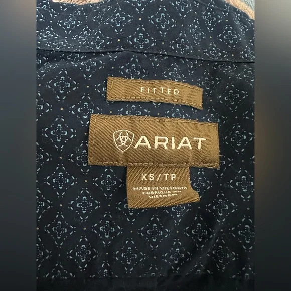 Ariat shirt fitted. Size XS - Picture 5 of 5